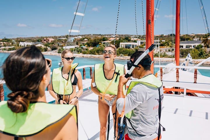 Bella Brunch on Lady Bellaïs — Bonaire Snorkel Cruise with Rope Swing photo 3