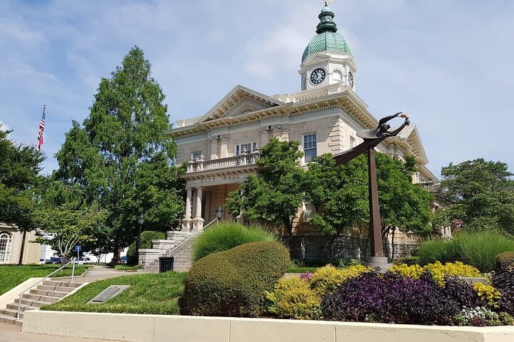 Athens Scavenger Hunt: Self-Guided Walking Game Through UGA and Downtown