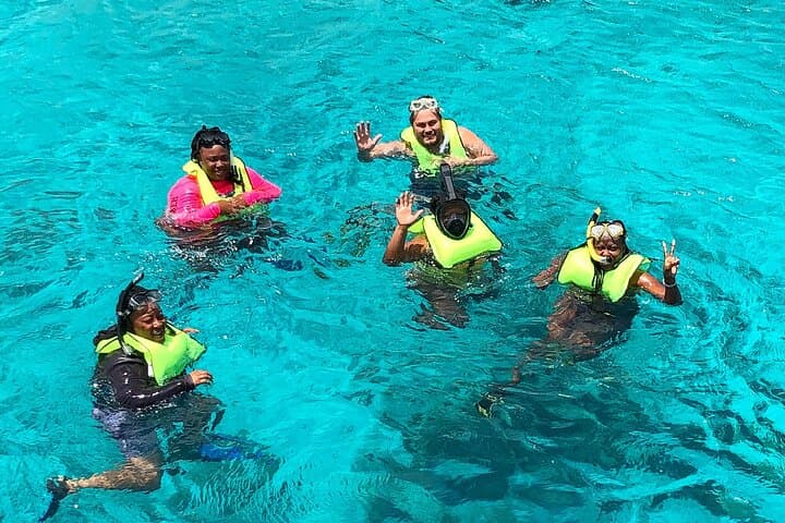Bonaire Luxury Schooner Snorkel and Local Lunch: Cruise, Snorkel & Beachside Flavors photo 3