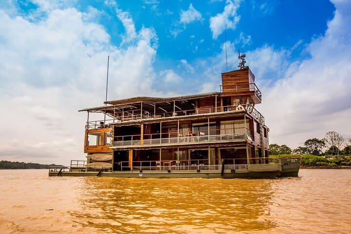 Luxury 4-Day Amazon River Cruise from Iquitos on the Delfin I