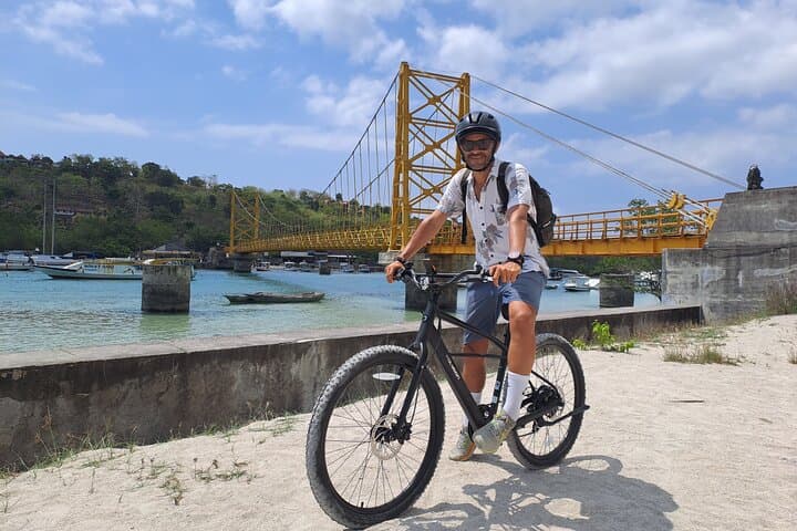 Electric Bike Tour of Nusa Lembongan: Devil's Tear, Mangroves & Yellow Bridge