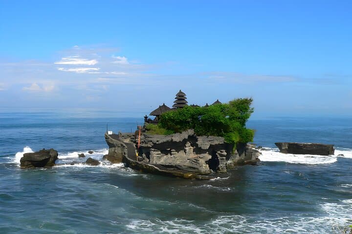 Bali Legendary Sunsets: Private Tanah Lot and Uluwatu Tour photo 2