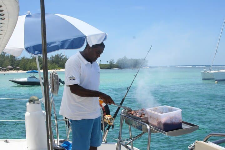 Catamaran Adventure to Île aux Cerfs: Full-Day Snorkel & Waterfall Cruise from Trou d'Eau Douce