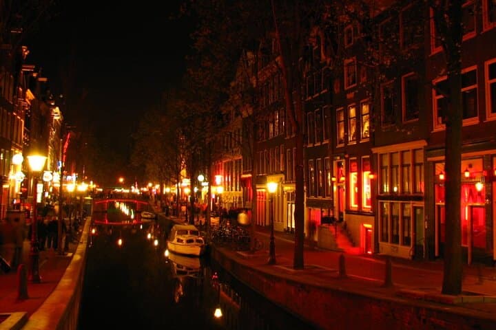 Self-Guided Red Light District Tour — Amsterdam Audio Guide & Night Walk