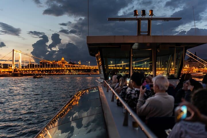 Budapest Danube Night Cruise: 1-Hour Illuminated Sights with Welcome Drink