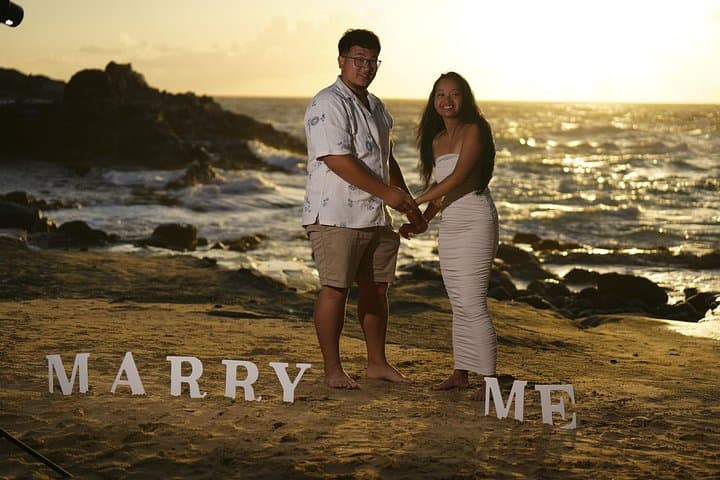 Surprise Proposal Photographer in Waikiki: Private Beach Photoshoot photo 3