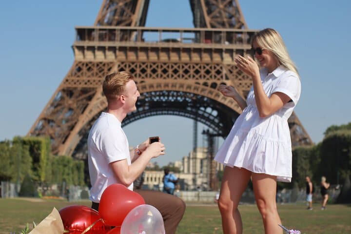 Eiffel Tower Photoshoot: 30-Minute Professional Paris Photography Session
