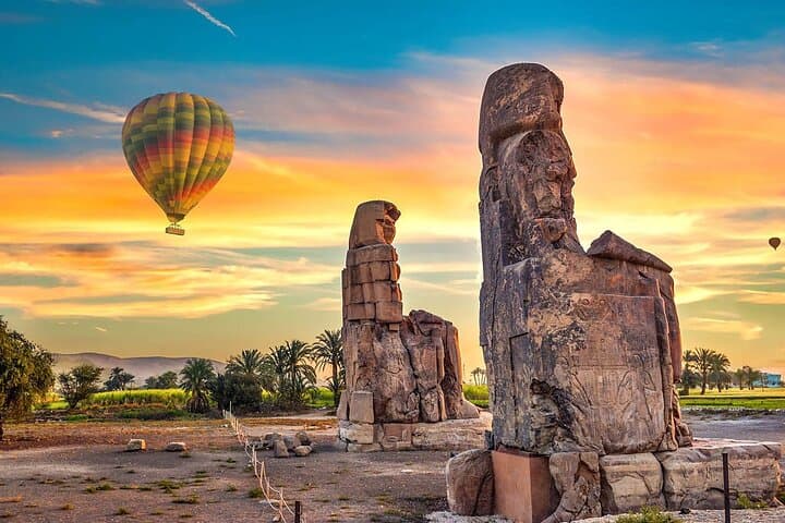 Luxor VIP Sunrise Balloon Flight with Personalized Photography photo 3
