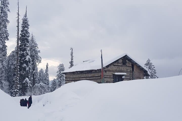 3-Day Snowshoeing Retreat in Sethan Village, Manali photo 5