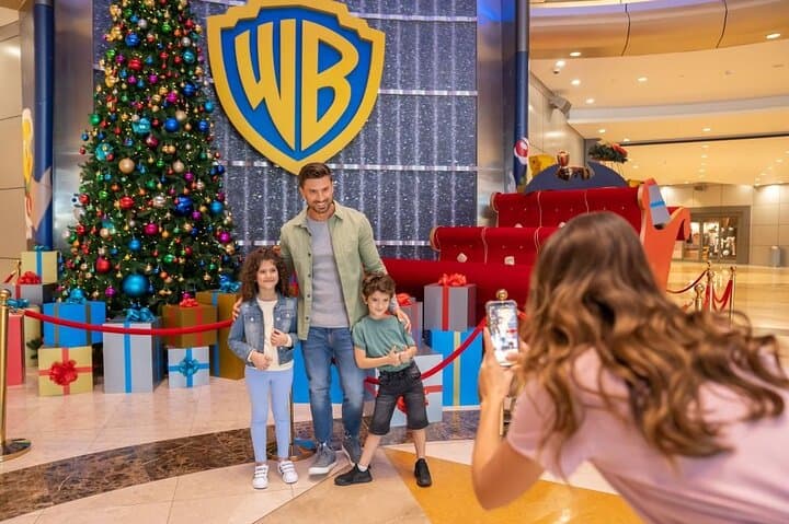 Private Abu Dhabi City Tour with Warner Bros: Sheikh Zayed, Corniche & Yas Island
