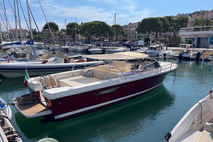 Private Luxury Boat Tour from Saint-Jean-Cap-Ferrat to La Mala and Eze-sur-Mer