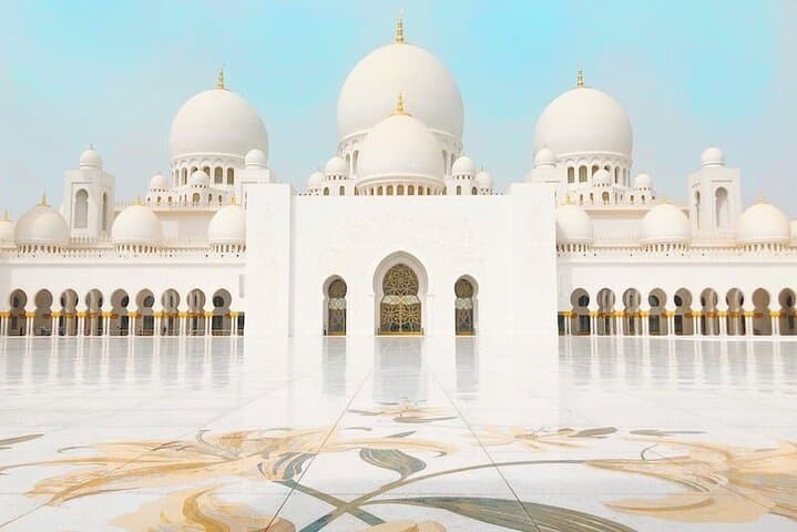 Abu Dhabi Day Trip: Sheikh Zayed Grand Mosque & Emirates Palace Lunch from Dubai