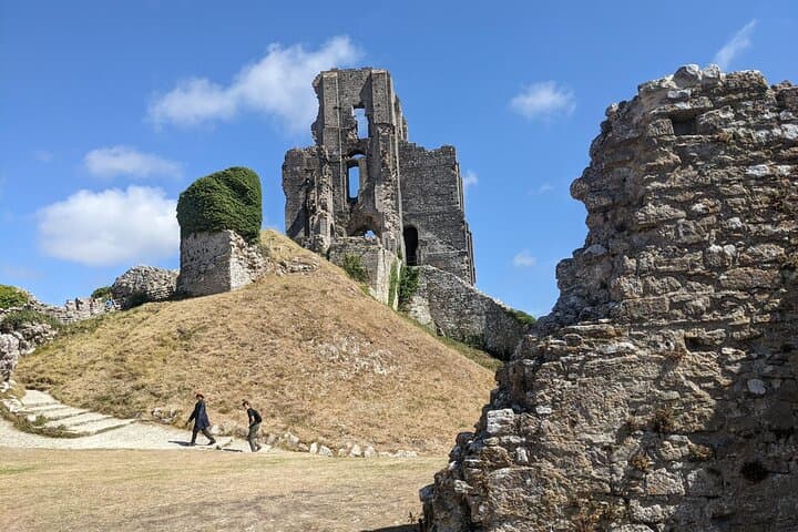 Jurassic Coast Day Trip from Southampton: Corfe Castle, Portland Bill & Durdle Door photo 4