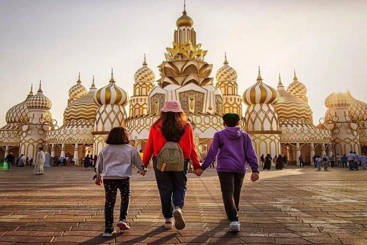 Abu Dhabi to Dubai Full-Day Private Tour: Miracle Garden & Global Village photo 1