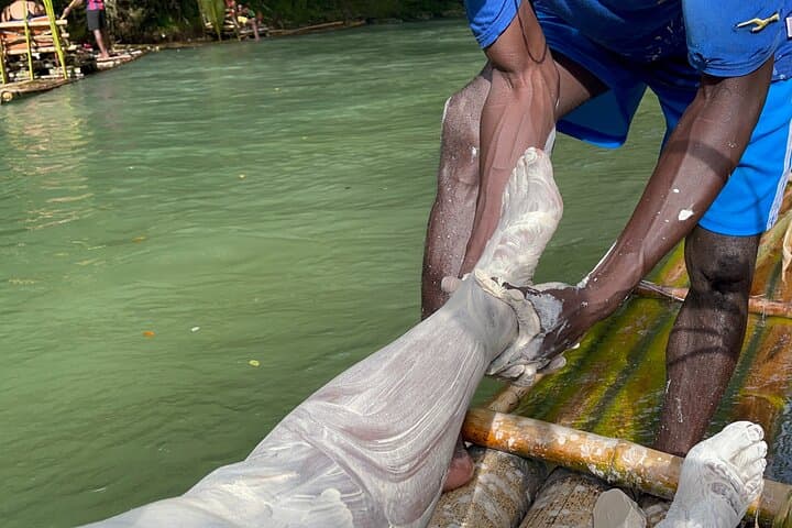 Negril Bamboo Rafting & Rick's Cafe Private Tour — River Rafting to Sunset Cliff Jumps photo 3