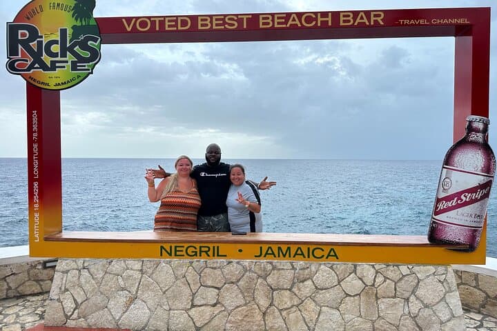 Negril Bamboo Rafting & Rick's Cafe Private Tour — River Rafting to Sunset Cliff Jumps photo 5