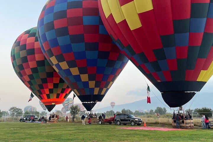 Sunrise Hot Air Balloon Over Teotihuacán with Transport & Breakfast