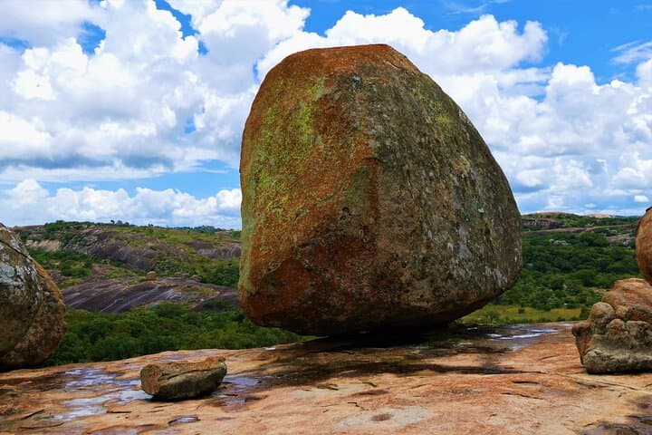 Best of Matobo Day Safari: Rhino Tracking, Rock Art & Rhodes' Grave
