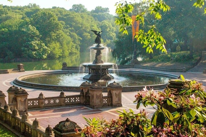 Central Park Wonders and Secrets: Guided Shared Walking Tour