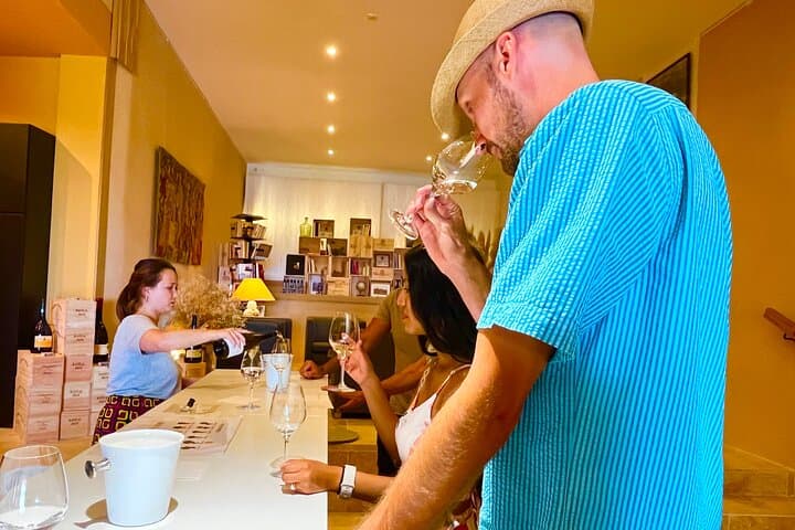 Châteauneuf-du-Pape Wine Tour: 3-Hour Tasting at Historic Domaines photo 5