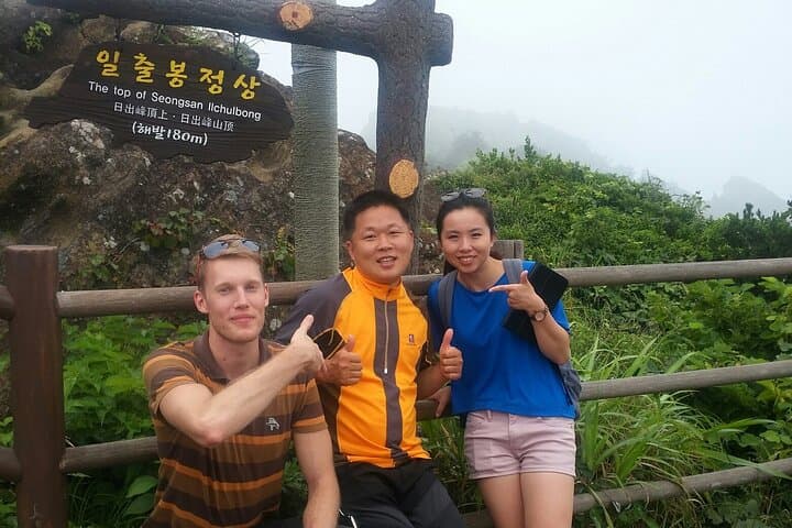 Full-Day Jeju Private Couples Tour: Seongsan Ilchulbong, Jeongbang Falls & Camellia Hill photo 4