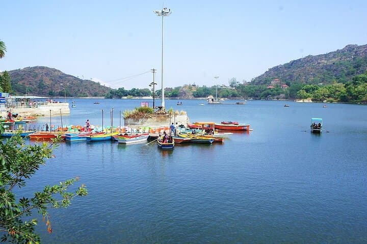 Mount Abu Full-Day Private Sightseeing Tour from Udaipur — Dilwara Temples & Nakki Lake