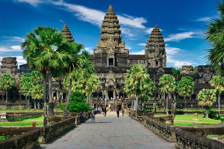 Two-Day Siem Reap Temples & Kulen Mountain Tour — Angkor Wat, Ta Prohm & Tonle Sap