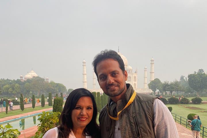 Half-Day Taj Mahal Tour with Clay Chai: Historical Walk & Potter Visit photo 2
