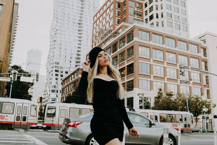 Private Professional Vacation Photoshoot in Toronto — City Landmark Session photo 3
