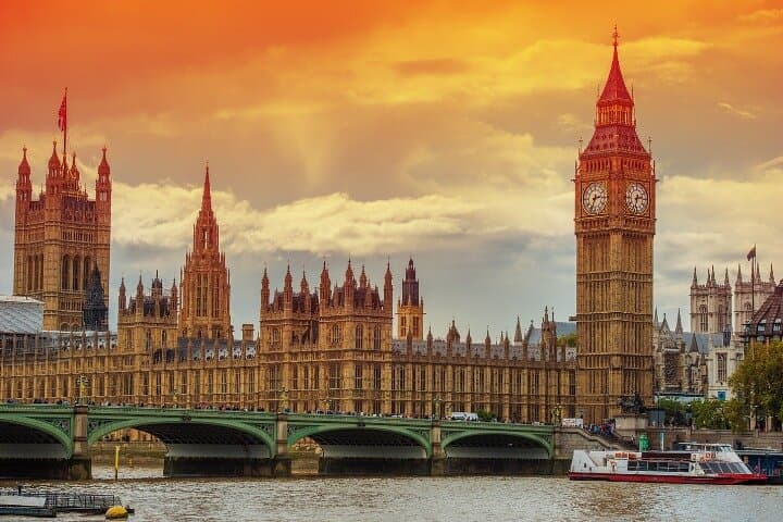 Westminster Self-Guided Walking Tour: Explore Big Ben, Abbey & Buckingham at Your Pace