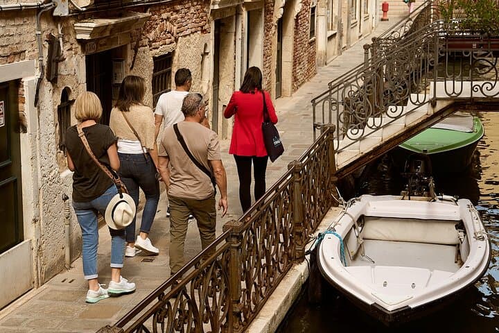 Venice Art Walking Tour with Gondola Ride — St. Mark’s Square to Hidden Canals photo 5