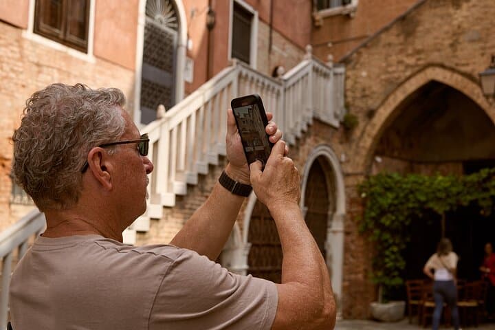 Venice Art Walking Tour with Gondola Ride — St. Mark’s Square to Hidden Canals photo 6