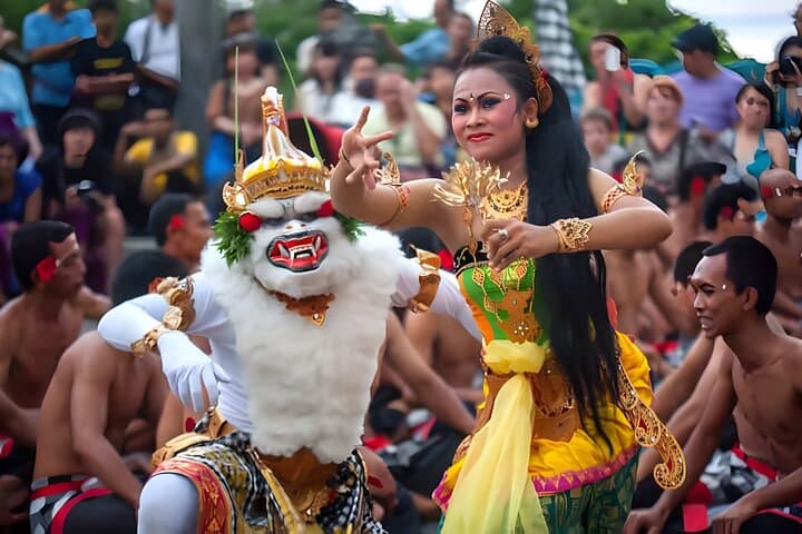 Full-Day Bali Swing and Uluwatu Sunset Tour — Swing, Beach & Kecak Performance photo 3