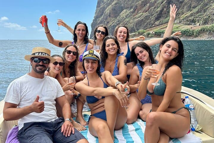 Private Madeira Motorboat: Câmara de Lobos, Cabo Girão & Paddleboard