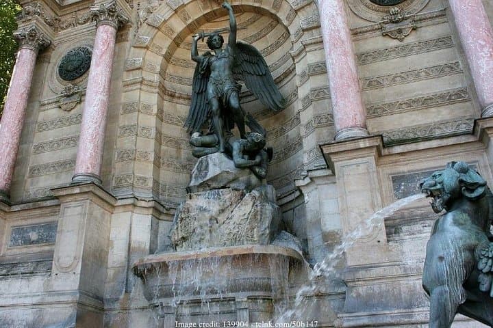 Private 2-Hour Île de la Cité and Latin Quarter Tour with One-Hour Seine Cruise photo 2