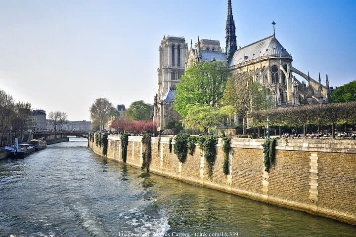 Paris by Night: Private 2‑Hour Walking Tour and Seine Evening Cruise photo 4