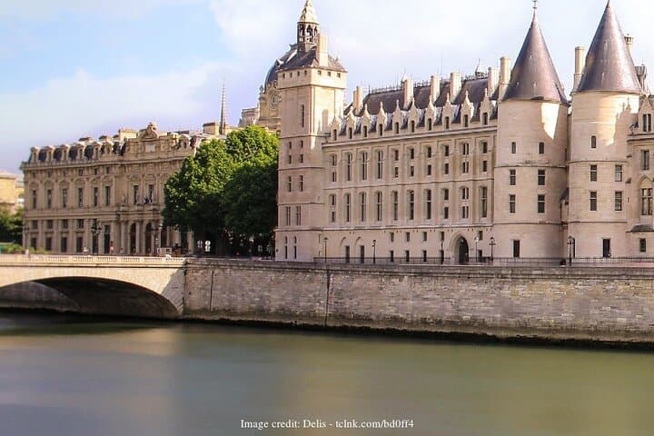 Paris by Night: Private 2‑Hour Walking Tour and Seine Evening Cruise photo 6