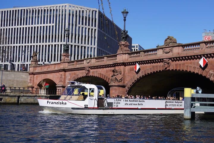 Berlin River Cruise: 1-Hour Bilingual Boat Tour on the Spree photo 5