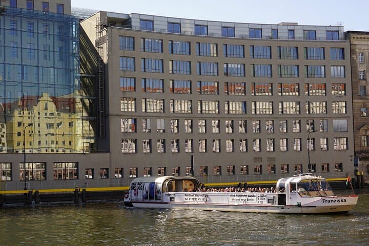 Berlin River Cruise: 1-Hour Bilingual Boat Tour on the Spree photo 6