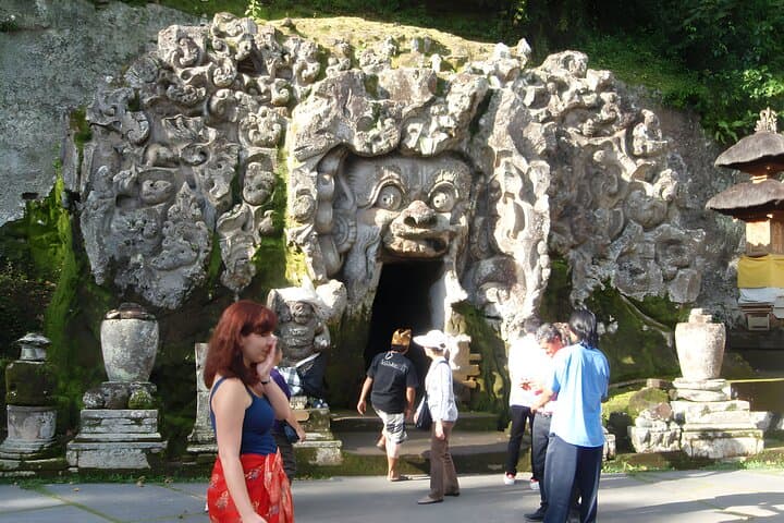 Full-Day Ubud Car Charter: Tegenungan, Tegalalang Rice Terraces & Monkey Forest photo 4