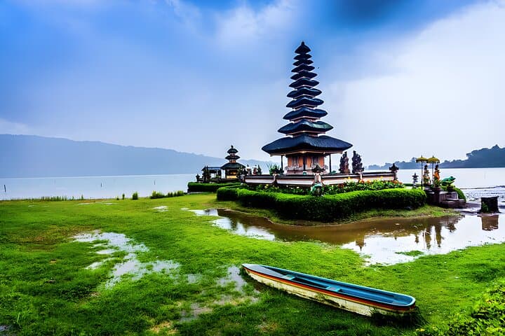 Sunrise Dolphin Watching in Lovina Beach — Day Tour to Gitgit, Bedugul & Ulun Danu photo 3