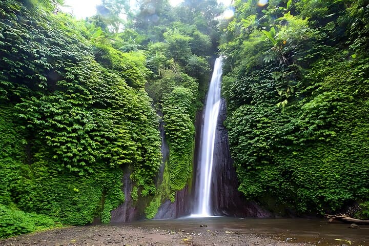 North Bali Highlights: Handara Gate, Twin Lakes, Munduk Waterfall & Banjar Hot Springs photo 3