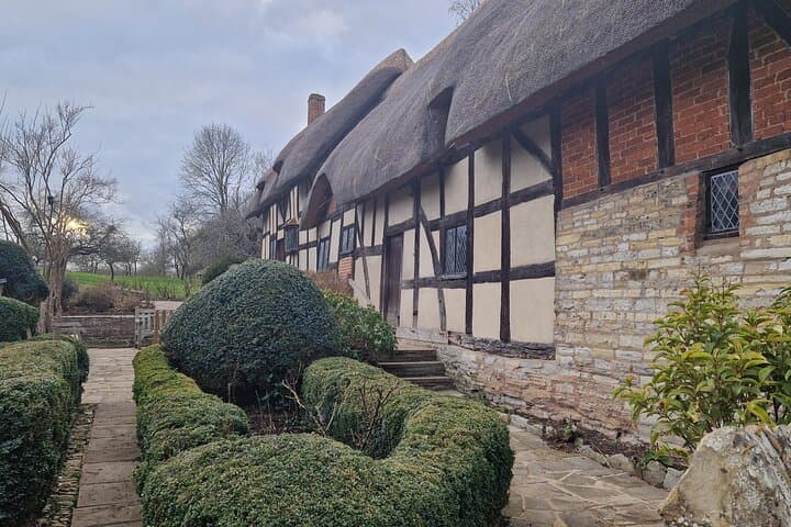 Full-Day Private Tour: Warwick Castle & Stratford-upon-Avon from London photo 5