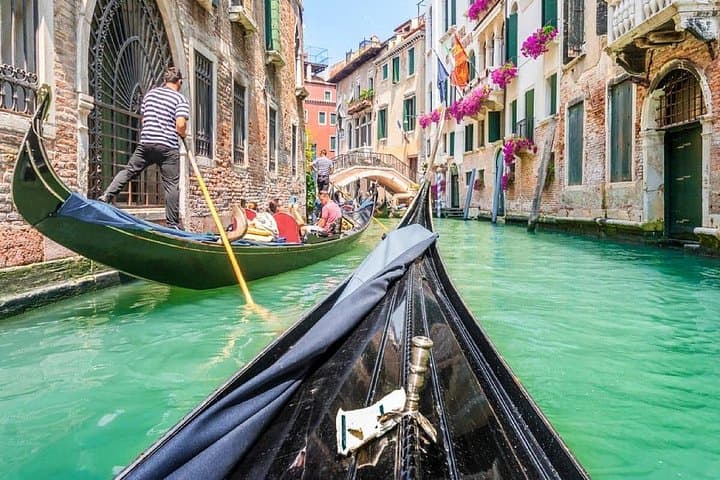 Venice Morning Walk and Classic Gondola Ride — St. Mark's to Rialto photo 3