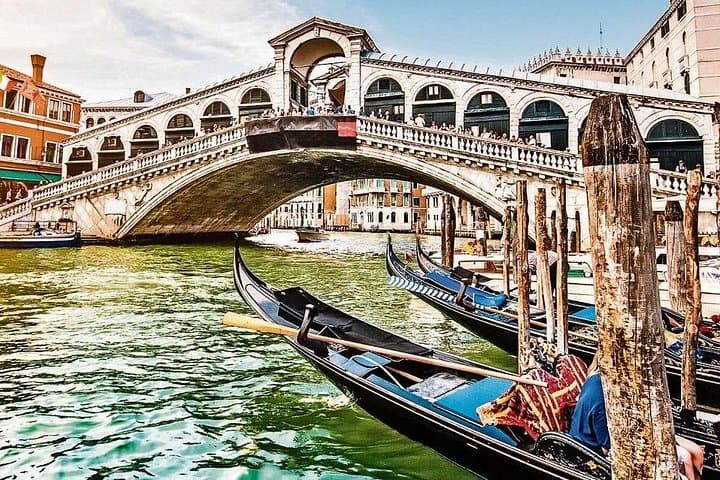 Morning Magic Venice: City Walk and Grand Canal Gondola photo 4