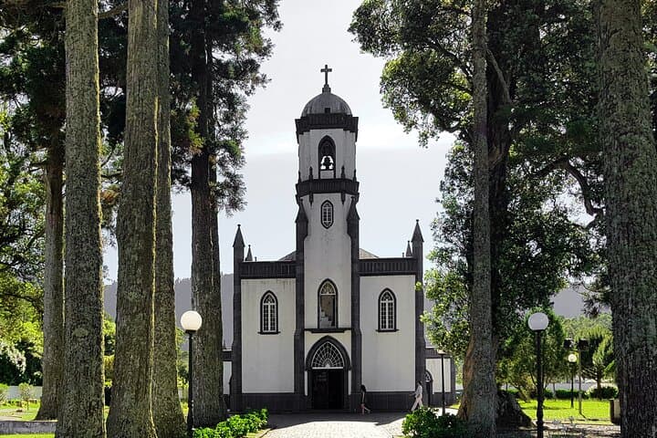 Sete Cidades Day Tour: Lagoa das Sete Cidades, Pineapple Plantations & West Coast Views photo 3