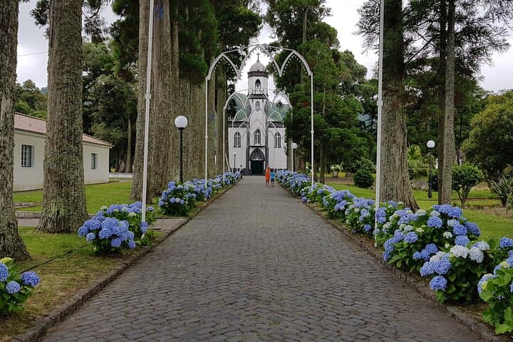 Sete Cidades Day Tour: Lagoa das Sete Cidades, Pineapple Plantations & West Coast Views photo 2