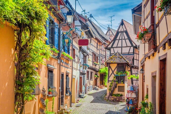 Private Full-Day Alsace Tour from Strasbourg: Colmar, Eguisheim, Riquewihr & Haut-Koenigsbourg photo 3
