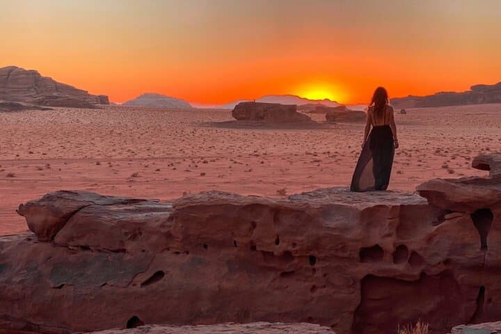 Wadi Rum Full-Day Jeep Tour and Night Under the Stars