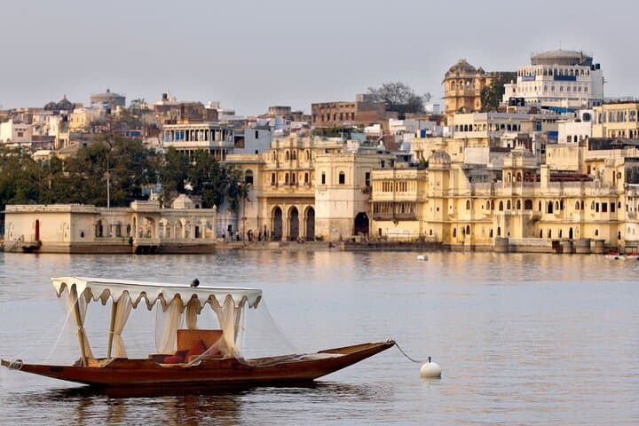 Sunlit Ghats & Lake Pichola Boat Walk — Udaipur Guided Ghat Tour photo 2
